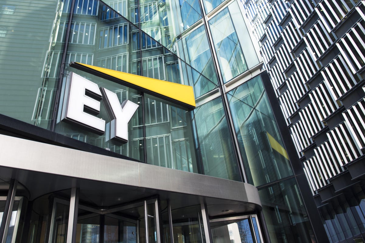 Ernst & Young: Απολύει 3.000 εργαζόμενους στις ΗΠΑ