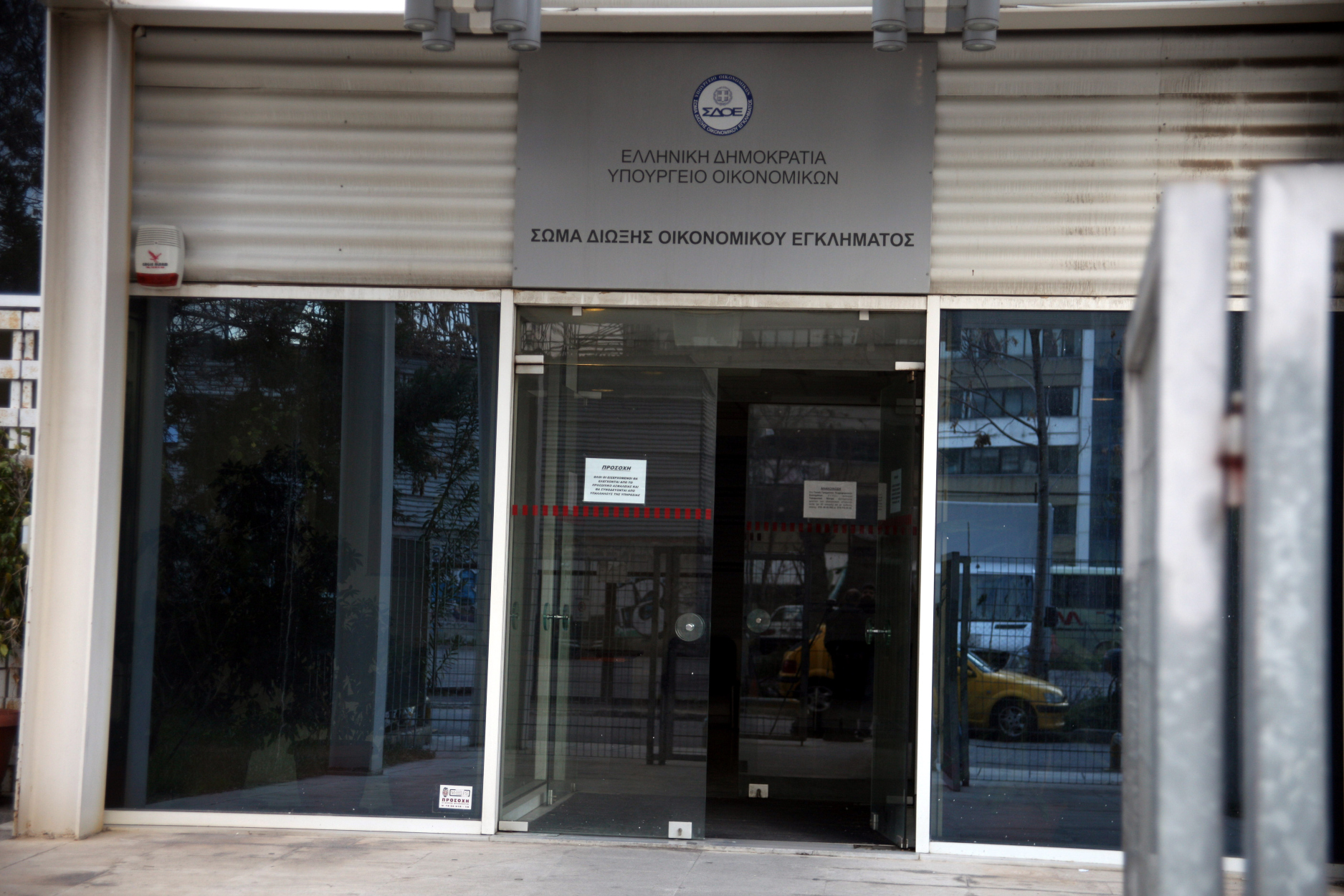 ΣΔΟΕ: Κατασχέθηκαν 10 κοντέινερ με 145.000 μπουκάλια με ποτά «μπόμπες»