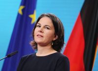 Μπέρμποκ: Εναντίον Κίνας, Ρωσίας, Μακρόν