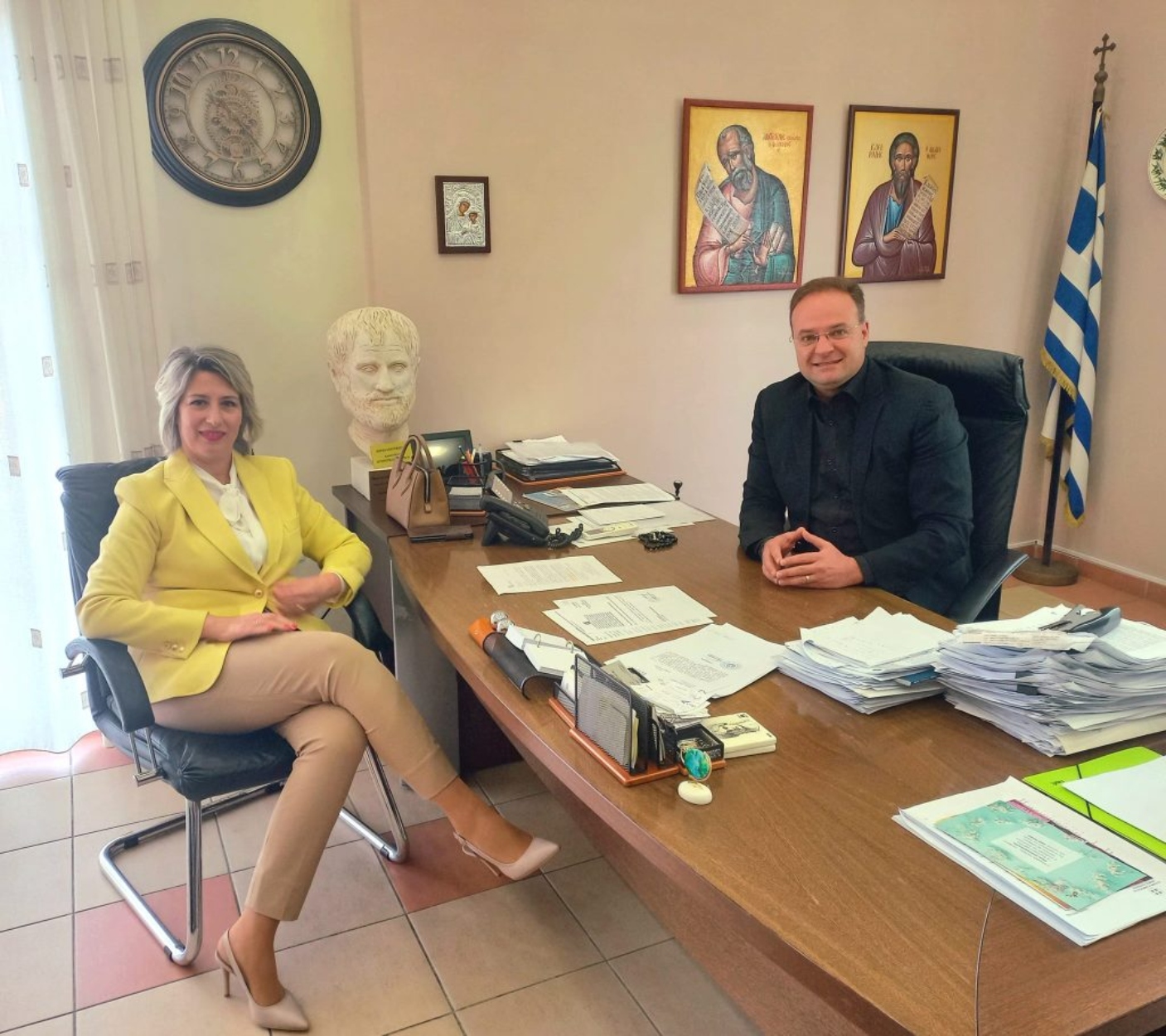 Η νέα Αντιπεριφερειάρχης Χαλκιδικής, στο δήμαρχο Αριστοτέλη