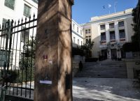 Κλειστή η Πατησίων από φωτιές σε κάδους στο ύψος της ΑΣΟΕΕ