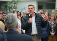 Αλέξης Τσίπρας από Ελευσίνα: Θα στηρίξουμε και θα ελαφρύνουμε τη μεσαία τάξη