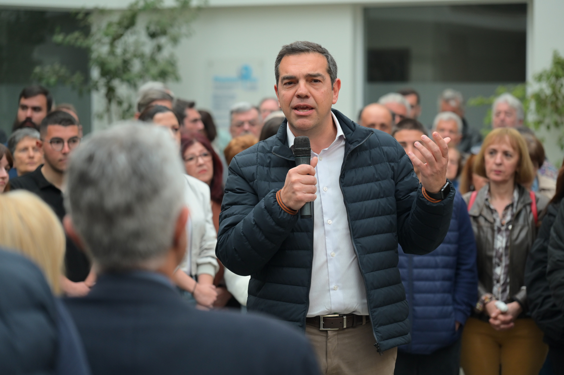 Αλέξης Τσίπρας από Ελευσίνα: Θα στηρίξουμε και θα ελαφρύνουμε τη μεσαία τάξη