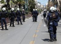 Συνελήφθη ο αστυνομικός που πυροβόλησε στον αέρα έξω από τη ΑΣΟΕΕ [vid]