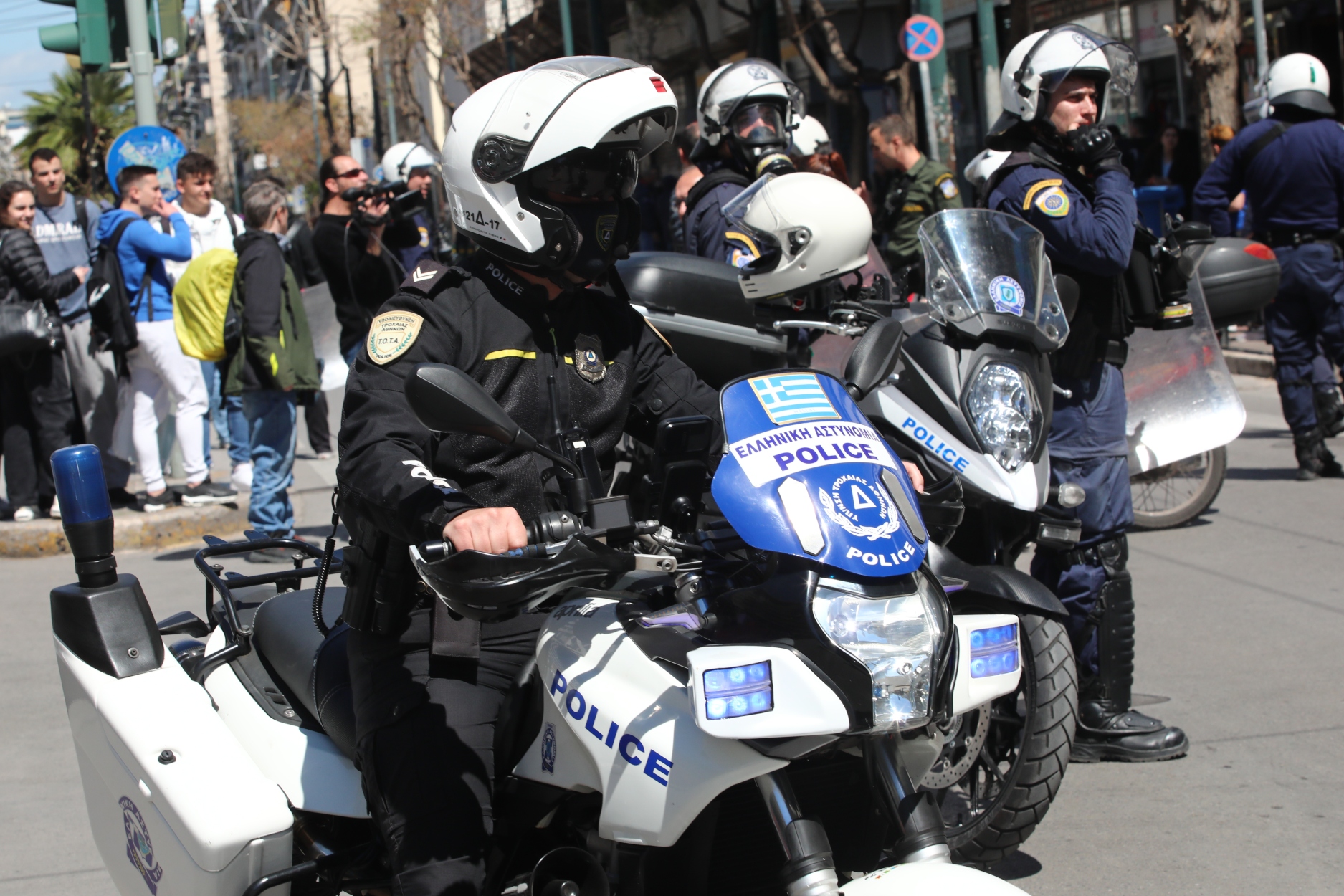 ΑΣΟΕΕ: Τι υποστηρίζει ο αστυνομικός που τράβηξε όπλο και έριξε στον αέρα
