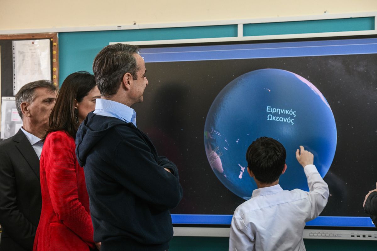 The new digital school becoming a reality – Schools to be supplied with 36,000 interactive whiteboards