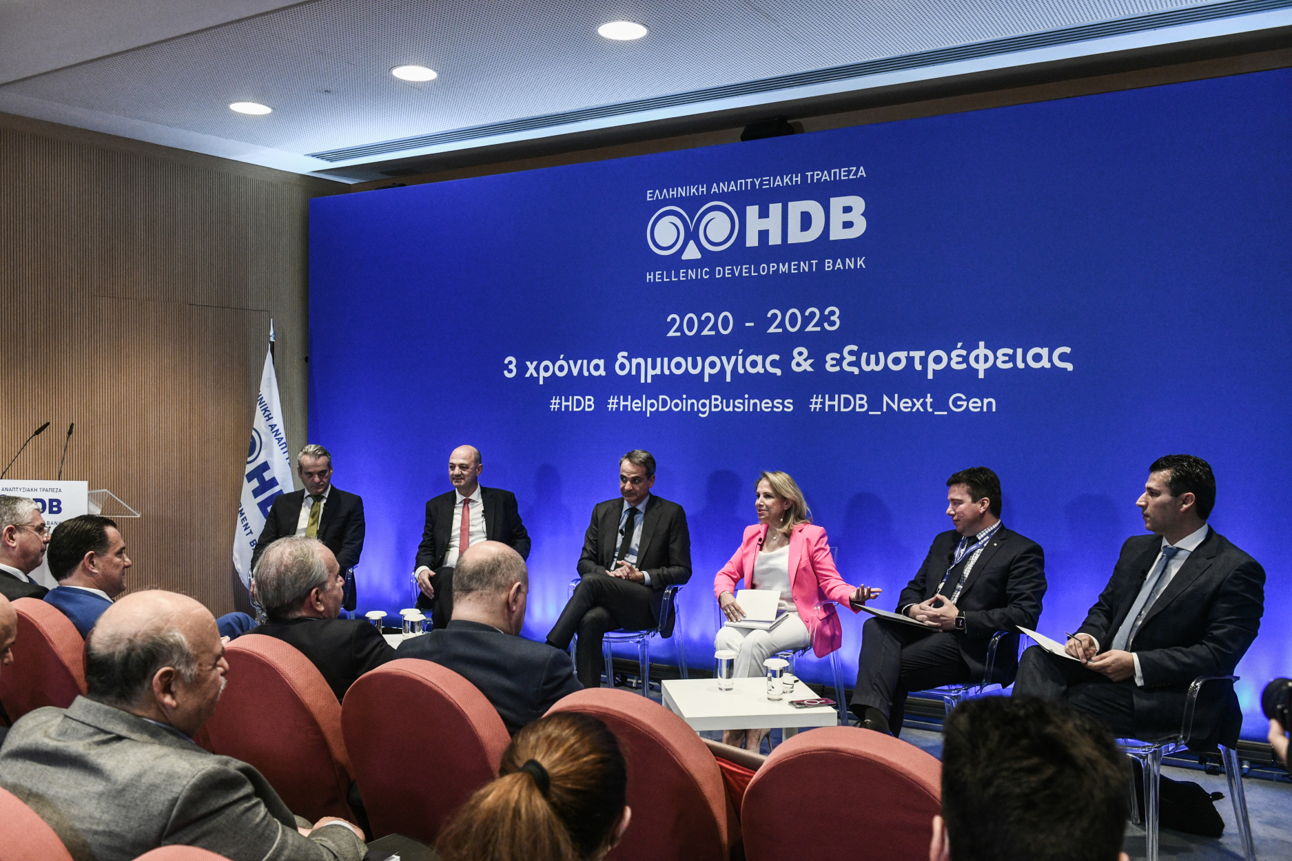Μητσοτάκης: «Στόχος οι καλύτεροι μισθοί»