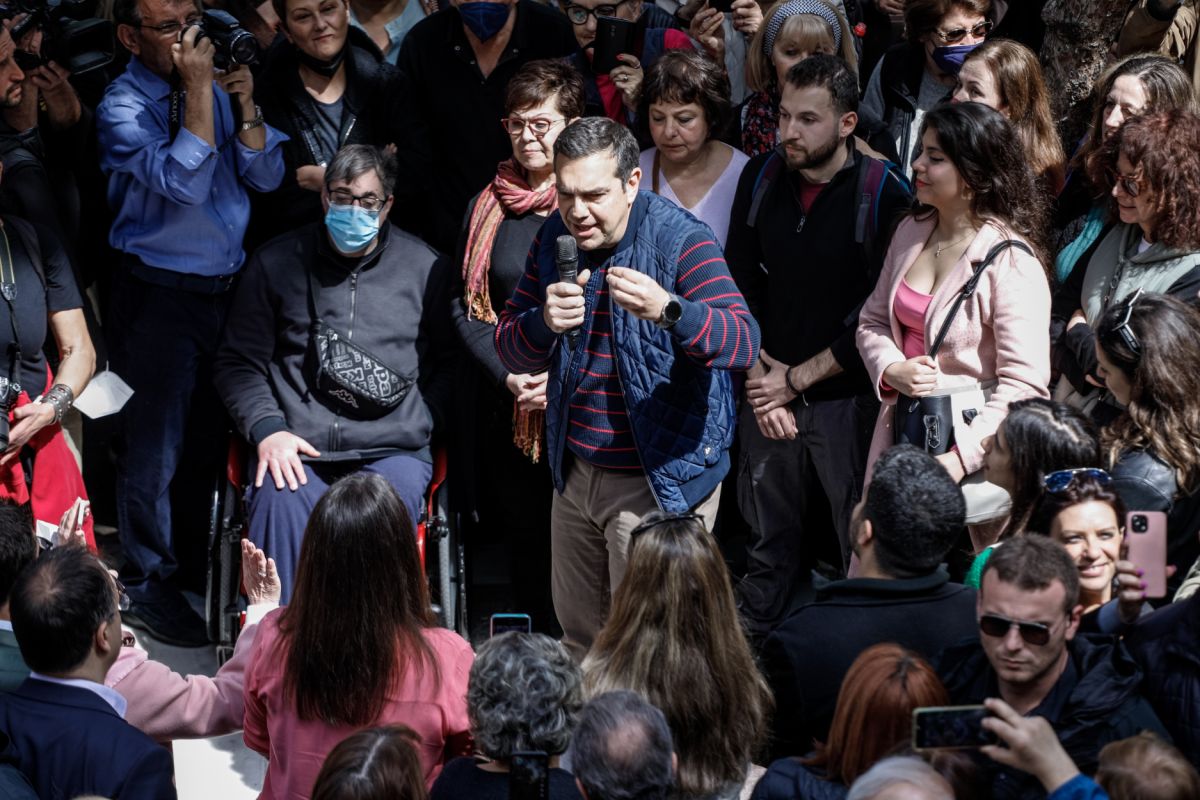 Τσίπρας στη Νέα Σμύρνη: Αφηγήθηκε το «παραμύθι του Μητσοτάκη, που τελειώνει την 21η Μαΐου»