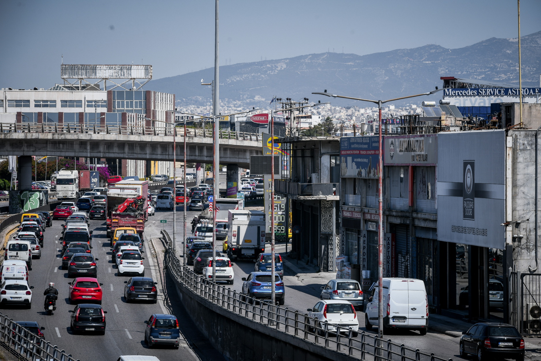Έξοδος Πάσχα: Αυξημένη η κίνηση σε εθνικές και Αττική Οδό