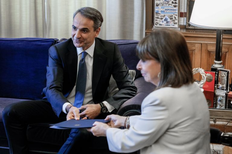 Mitsotakis stresses need for political stability after May 21 vote