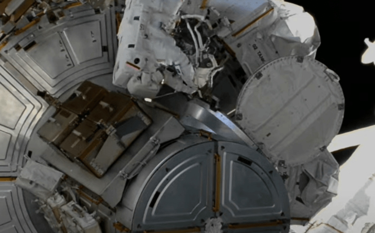 NASA- Live: Διαστημικός περίπατος για τον πρώτο αστροναύτη από τα Ηνωμένα Αραβικά Εμιράτα