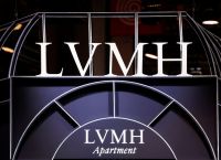 LVMH: Η πρώτη ευρωπαϊκή εταιρεία που ξεπερνά τα 500 δισ. δολ. σε κεφαλαιοποίηση