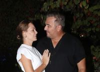 Τα φιλιά του Αντώνη Ρέμου στην Υβόννη Μπόσνιακ