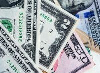 Συνάλλαγμα: Ανακάμπτει το δολάριο