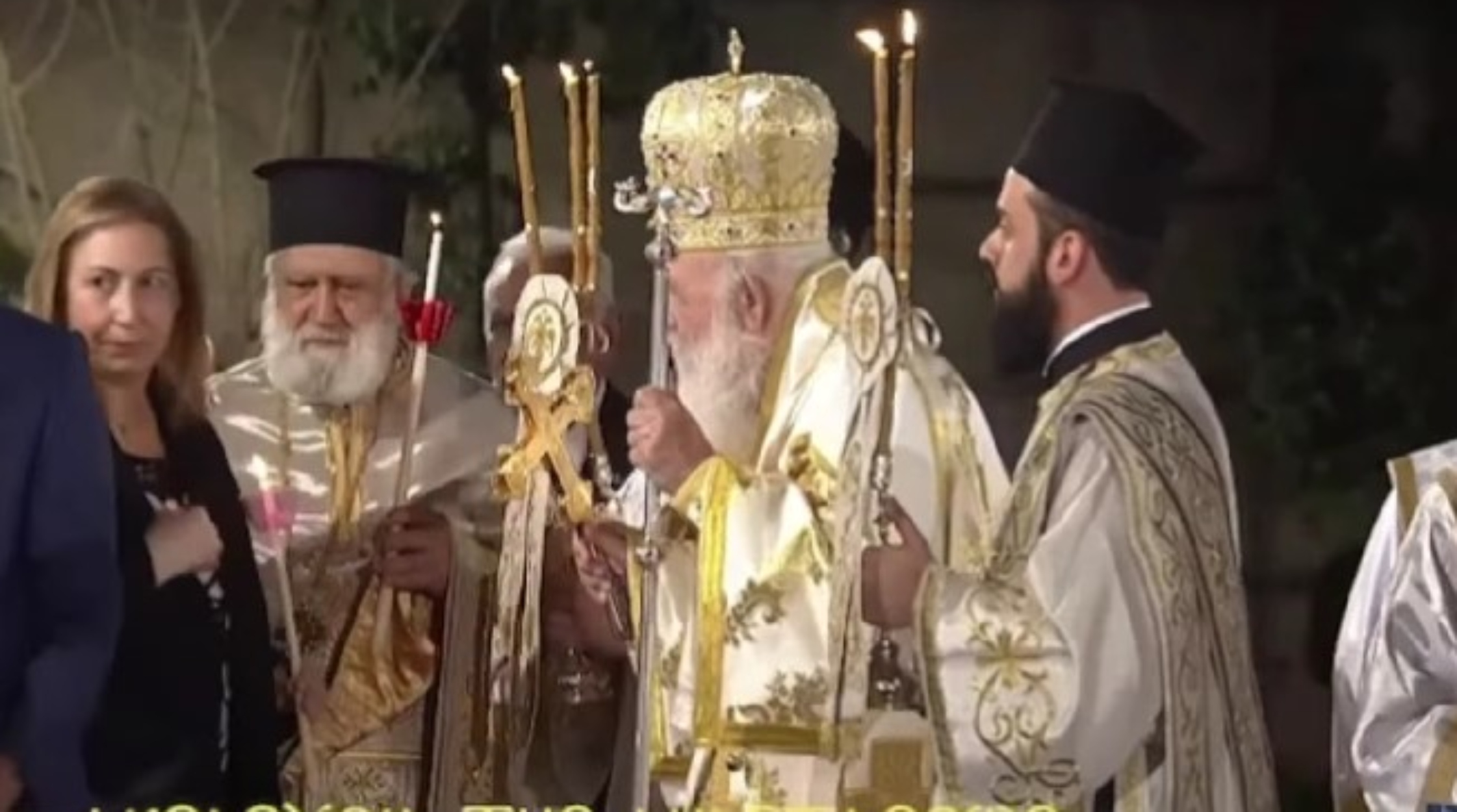 Ανάσταση: Πήραν φωτιά τα μαλλιά της Μαριλίζας Ξενογιαννακοπούλου στη Μητρόπολη [vid]