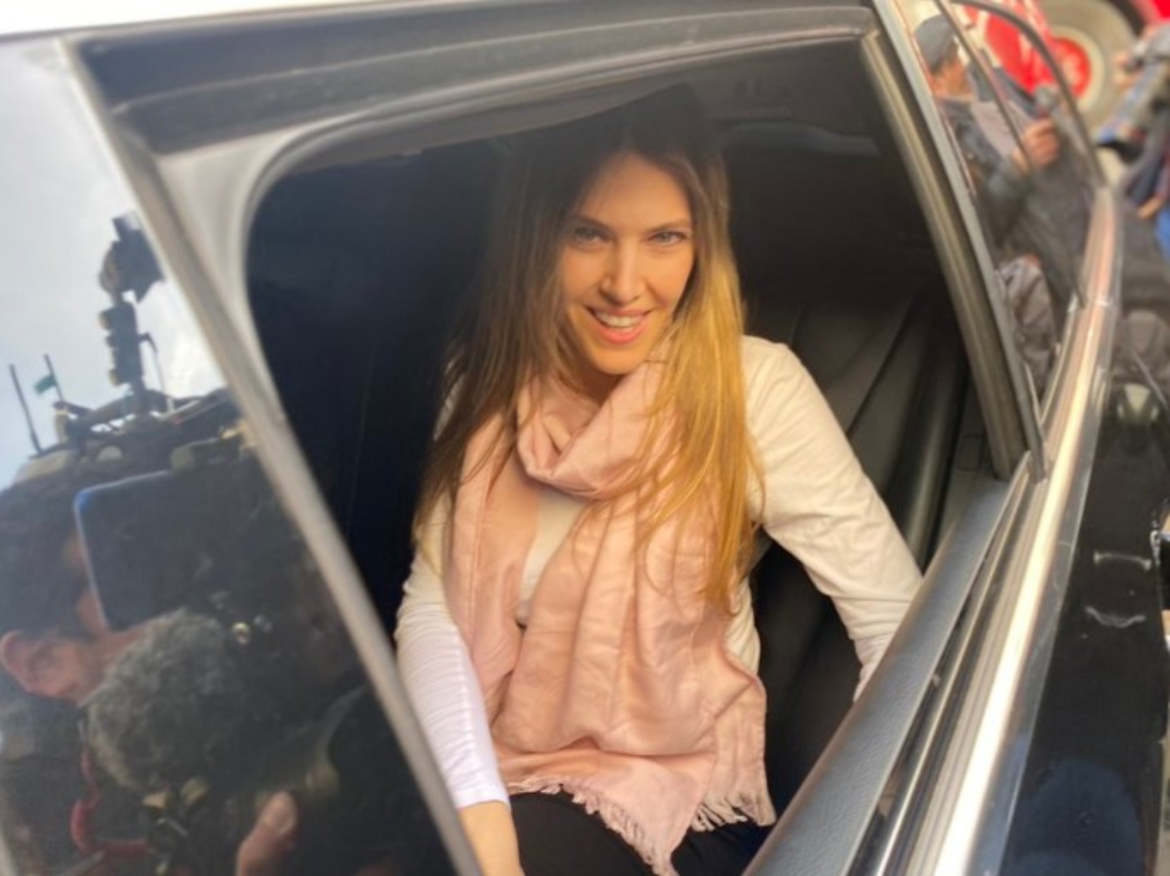 Αποφυλακίστηκε η Εύα Καϊλή: «Είμαι πολύ χαρούμενη, με περιμένει η κόρη μου» [vid]