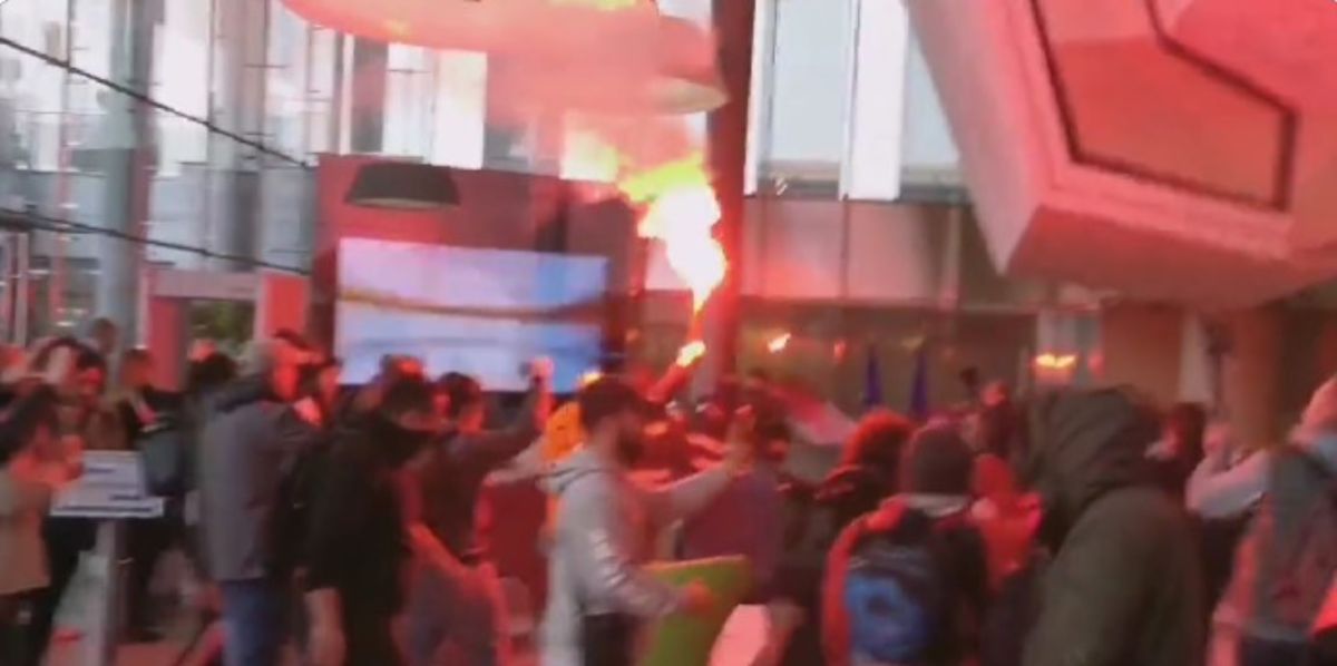 Γαλλία: Διαδηλωτές εισέβαλαν στα γραφεία του Χρηματιστηρίου