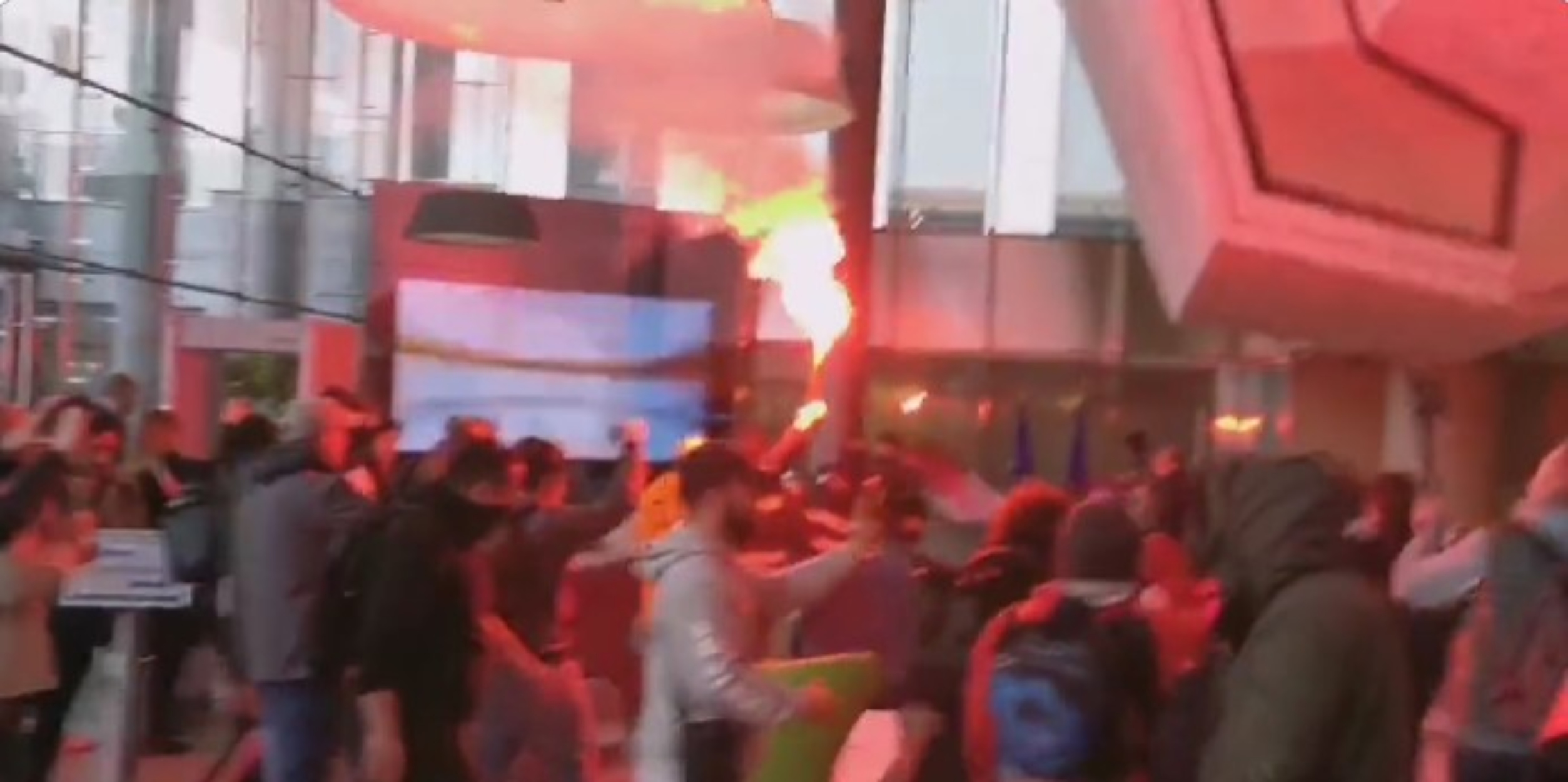 Γαλλία: Διαδηλωτές εισέβαλαν στα γραφεία του Χρηματιστηρίου