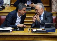 Δραγασάκης – Τσακαλώτος: «Κυβέρνηση ηττημένων με πρωθυπουργό τον Τσίπρα»