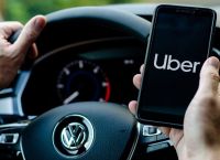 Οδηγοί ταξί έσπασαν αυτοκίνητα της Uber στη Ρόδο για να τους εκδικηθούν για την τουριστική περίοδο