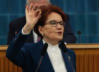 Σόου με σφαίρες στο Τουρκικό κοινοβούλιο έκανε η Ακσενέρ