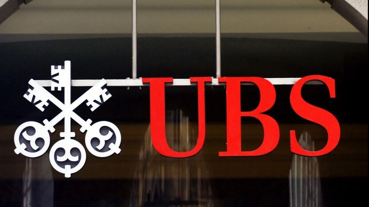 UBS: Ετοιμάζεται να καταργήσει 35.000 θέσεις εργασίας μετά την εξαγορά της Credit Suisse