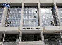 Ομοβροντία συνταγματολόγων κατά Τζανερίκου: Πρωτοφανής, επιθετική και απροσδόκητη η παρέμβασή του