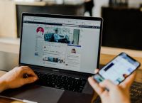 Social media μόνο με γονική άδεια για τους ανηλίκους