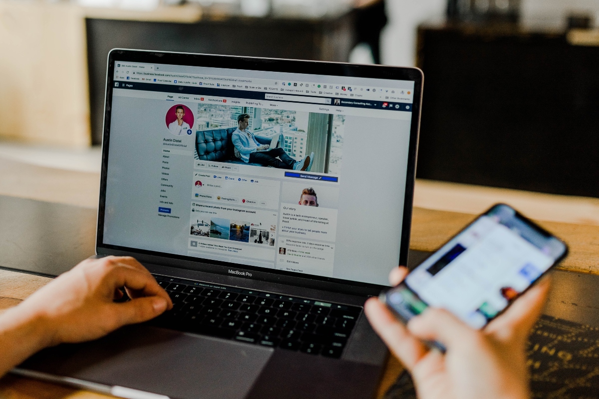 Social media μόνο με γονική άδεια για τους ανηλίκους