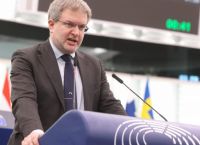 Ιταλός Ευρωβουλευτής: Οι υποδομές πρέπει να μην καταλήξουν στα χέρια της Κίνας