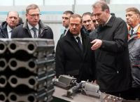 Ο Μεντβέντεφ απειλεί την G7 με κατάργηση της συμφωνίας για τα σιτηρά
