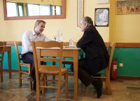 Μητσοτάκης και Σαμαράς γευμάτισαν σε εστιατόριο στην Καλαμάτα [pic]