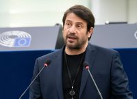 European Parliament votes to lift the immunity of Greek MEPs Georgoulis and Spyraki