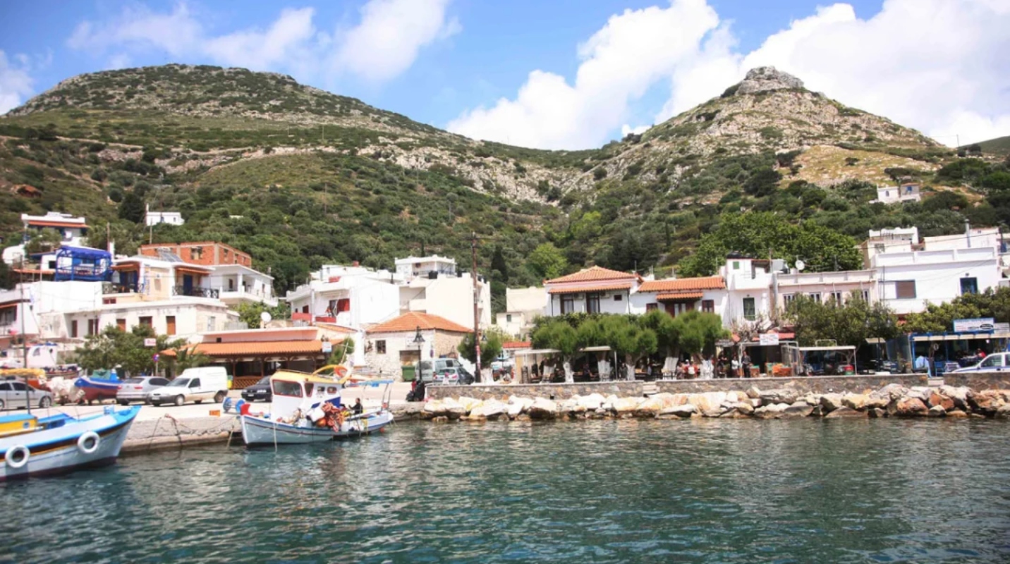 Πώς τρέφονται οι αιωνόβιοι; Έξι καθηγητές του ΕΚΠΑ δίνουν διατροφικές συμβουλές