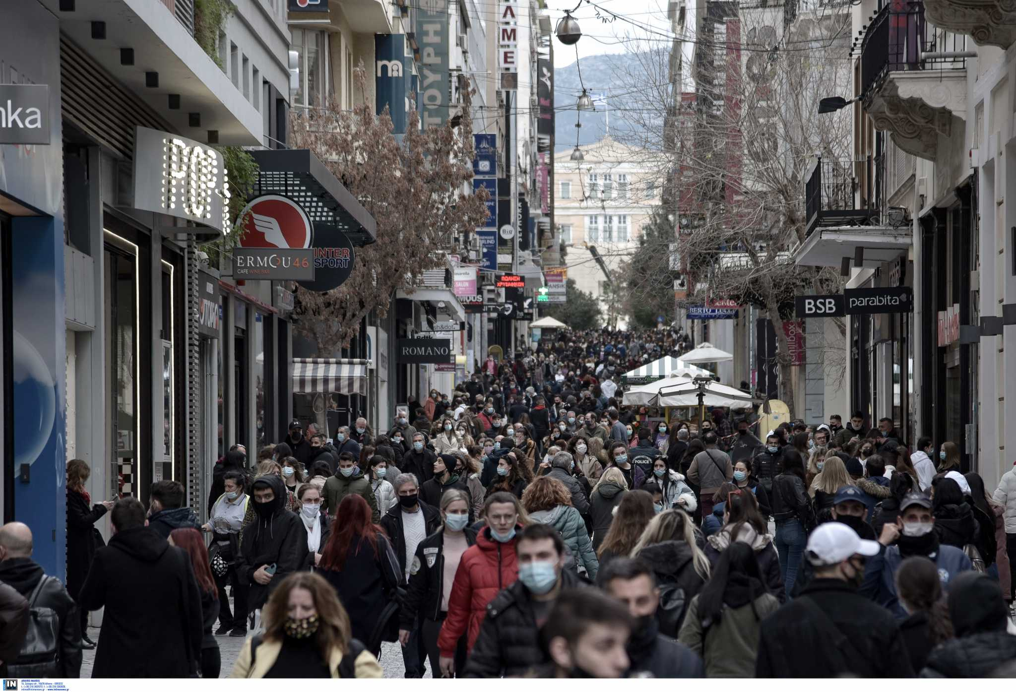 Σε πασχαλινό κλίμα η αγορά – Σε ισχύ το εορταστικό ωράριο των καταστημάτων