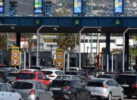 «Απαγορευτικό» στα συμβατικά ΙΧ με ζώνες διοδίων σε Αθήνα-Θεσσαλονίκη και νησιά «Απαγορευτικό» στα συμβατικά ΙΧ με ζώνες διοδίων σε Αθήνα-Θεσσαλονίκη και νησιά