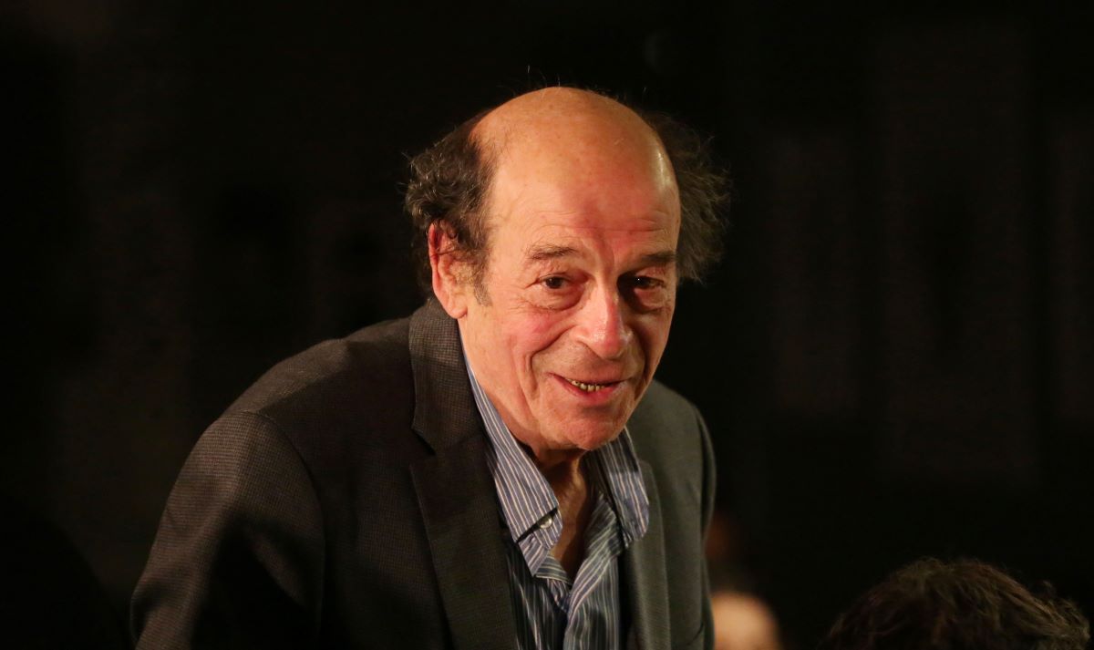 Μανούσος Μανουσάκης: «Κανείς δεν ενδιαφέρεται για τους τσιγγάνους, για αυτό απέρριψαν τους Ψίθυρους καρδιάς»