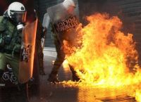 Εξάρχεια: Νύχτα τρόμου με Μολότοφ και πέτρες κατά των αστυνομικών