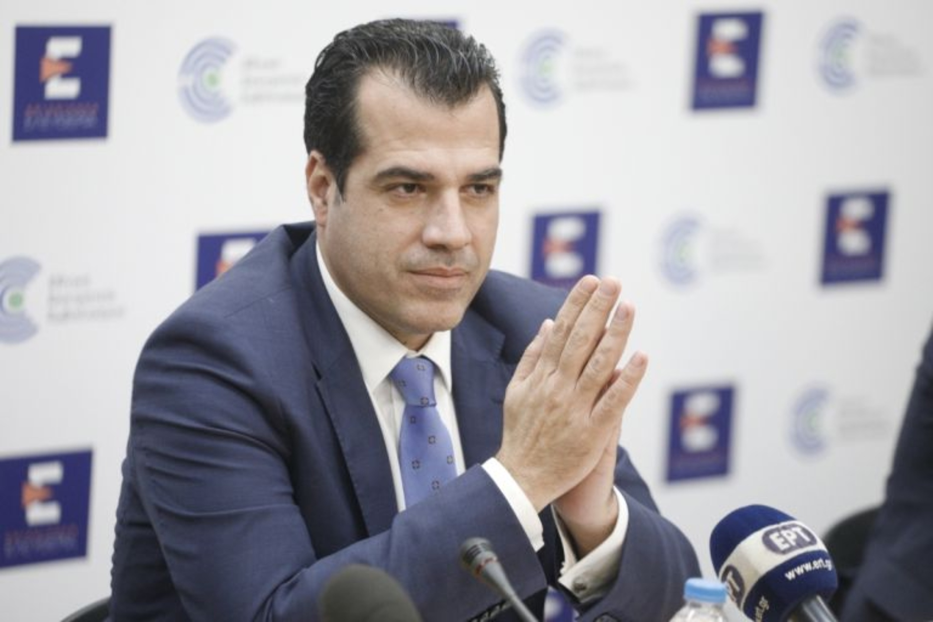 Πλεύρης: Τραυματίστηκε στο μάτι ο υπουργός Υγείας μετά την επίθεση που δέχθηκε