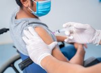 Κορωνοϊός – ΕΟΦ: Ελέγχονται  21 θάνατοι και 1.600 αναφορές για ανεπιθύμητες ενέργειες από το εμβόλιο
