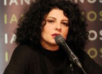 Τάνια Τρύπη: Η matchy-matchy εμφάνιση με την Τζένη Καρέζη και οι σπάνιες photos με τις κόρες της