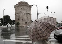 Κακοκαιρία «ILINA»: Πλημμυρισμένοι δρόμοι, πτώσεις δέντρων λόγω των ισχυρών ανέμων στη Θεσσαλονίκη