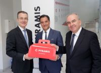 Επίσκεψη Άδωνι Γεωργιάδη και Νίκου Παπαθανάση στο νέο εργοστάσιο της “PYRAMIS” στα Οινόφυτα