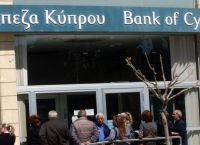 Forbes: Η μεγαλύτερη τράπεζα της Κύπρου κλείνει τους λογαριασμούς των Ρώσων πελατών της