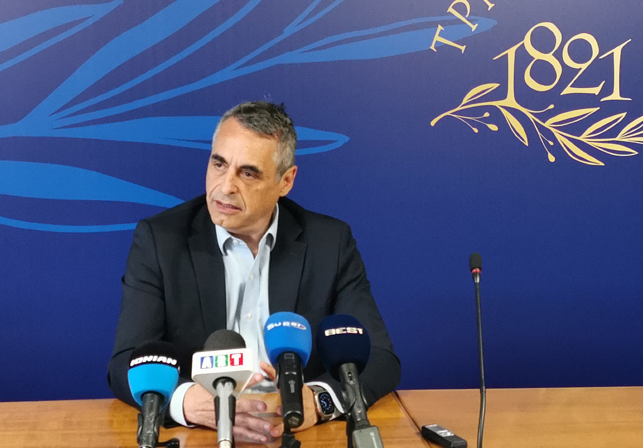 Τζιούμης: «Παραδίδουμε ένα σύγχρονο και ασφαλές Κολυμβητήριο στους δημότες»