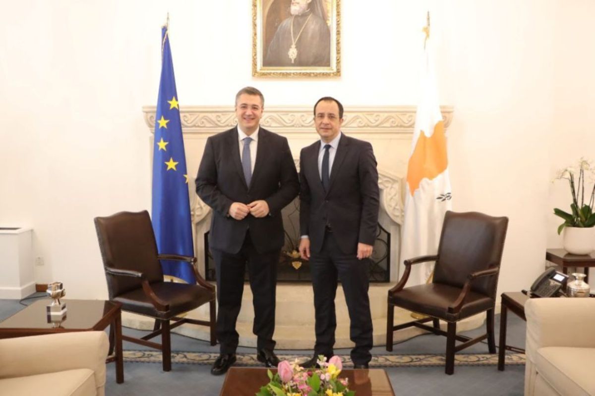 Επίσκεψη Τζιτζικώστα στην Κύπρο και συνάντηση με Χριστοδουλίδη