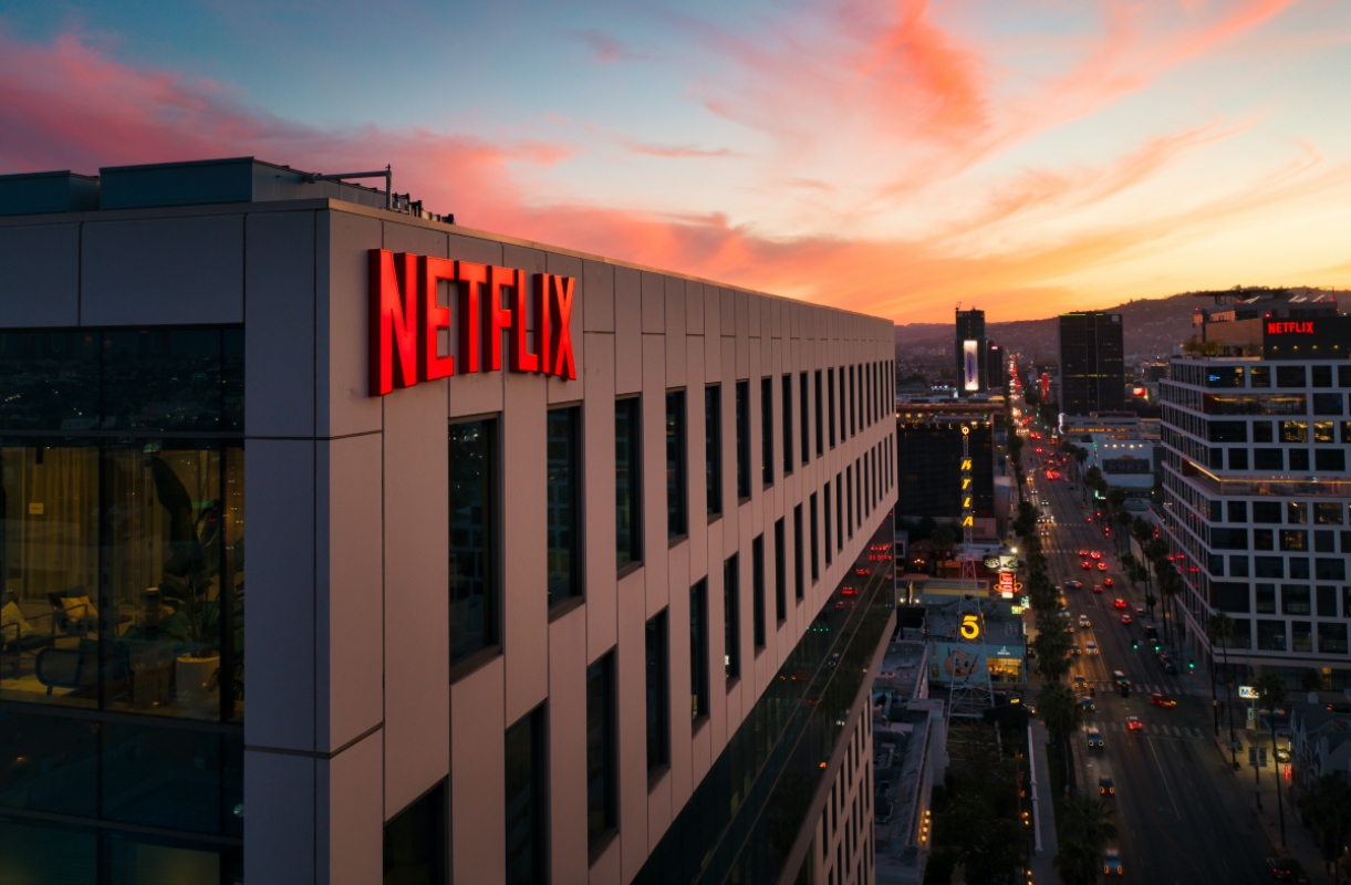 Netflix: Με… ψαλίδι σε τιμές και προσθήκη διαφημίσων θα κερδίσει νέους συνδρομητές;