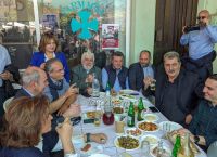 Ντόρα Μπακογιάννη και Πολάκης στο ίδιο πασχαλινό τραπέζι πριν τις εκλογές [pics]