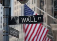 Wall Street: «Σκωτσέζικο ντους» από τις συζητήσεις για την αύξηση του ορίου χρέους