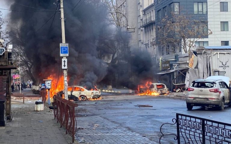 Ρωσική επίθεση με drones και πυραύλους σκοτώνει 12 ανθρώπους